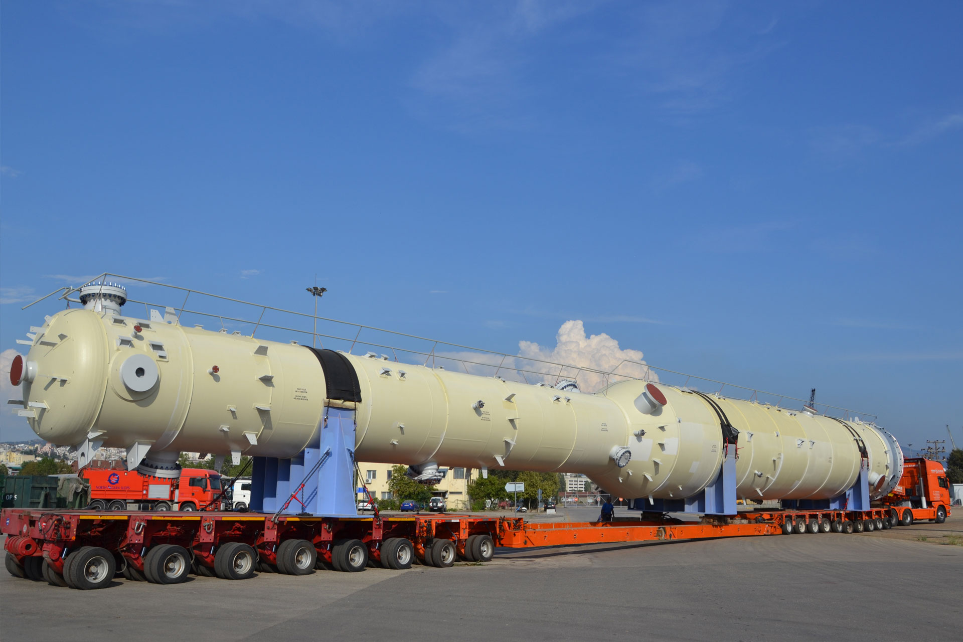 Supply of six columns and two drums