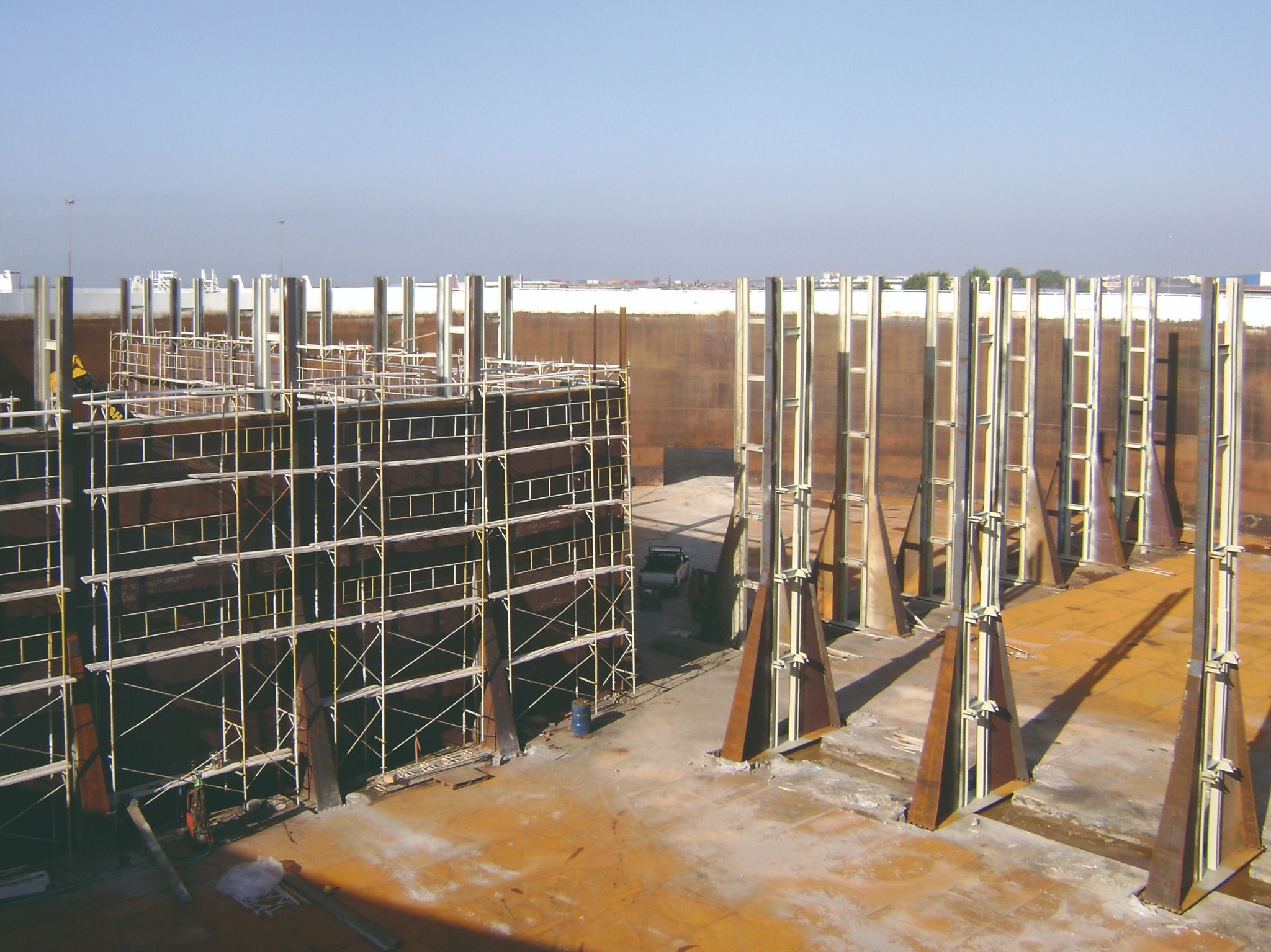 Deprtmentalization of a 63000m3 storage tank into 4 separate compartments
