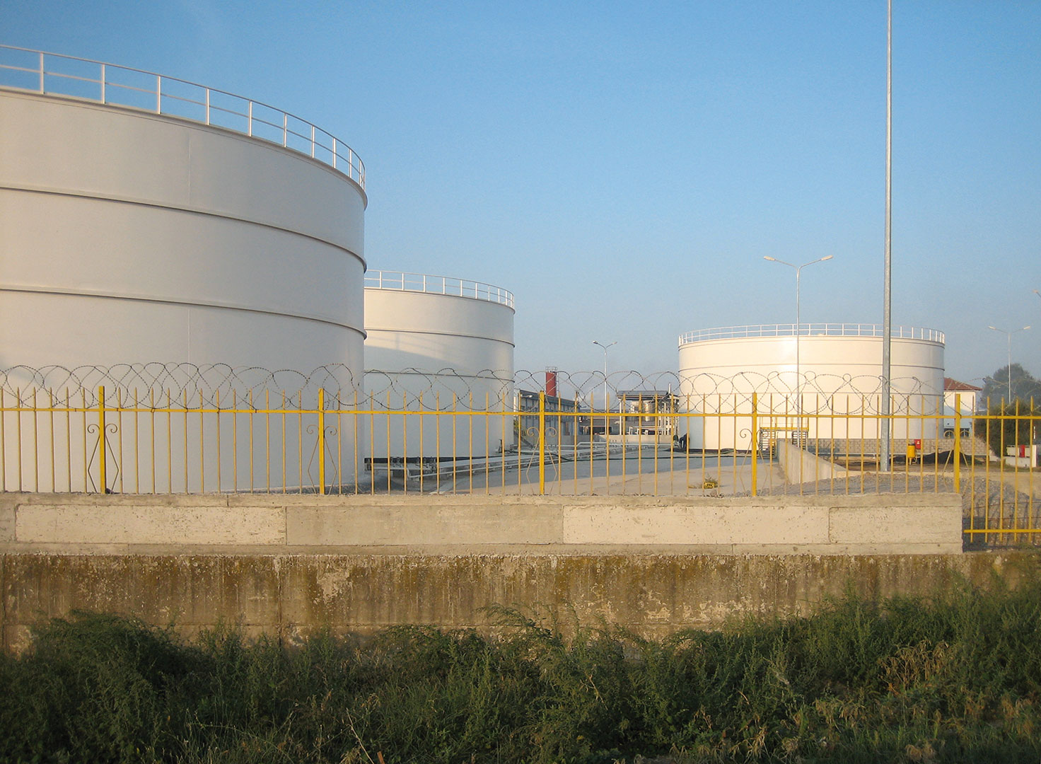 Storage and loading facilities for petroleum products